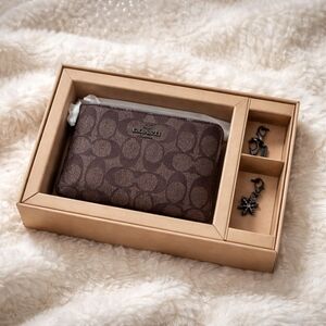 Coach Brown Signature Zip Wristlet with Logo And 2 Ciach Hang Tags